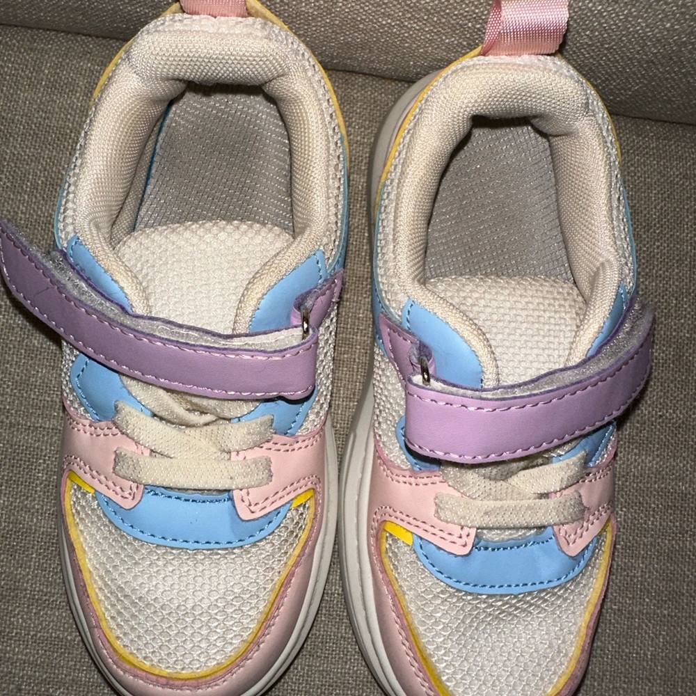 SHEIN Girls Color Block Velcro Skate Shoes - Picture 5 of 8